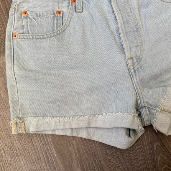 NWOT Levi's Premium 501 Original Fit High Rise Women's Shorts, BIG E, Light Wash - Picture 3 of 8